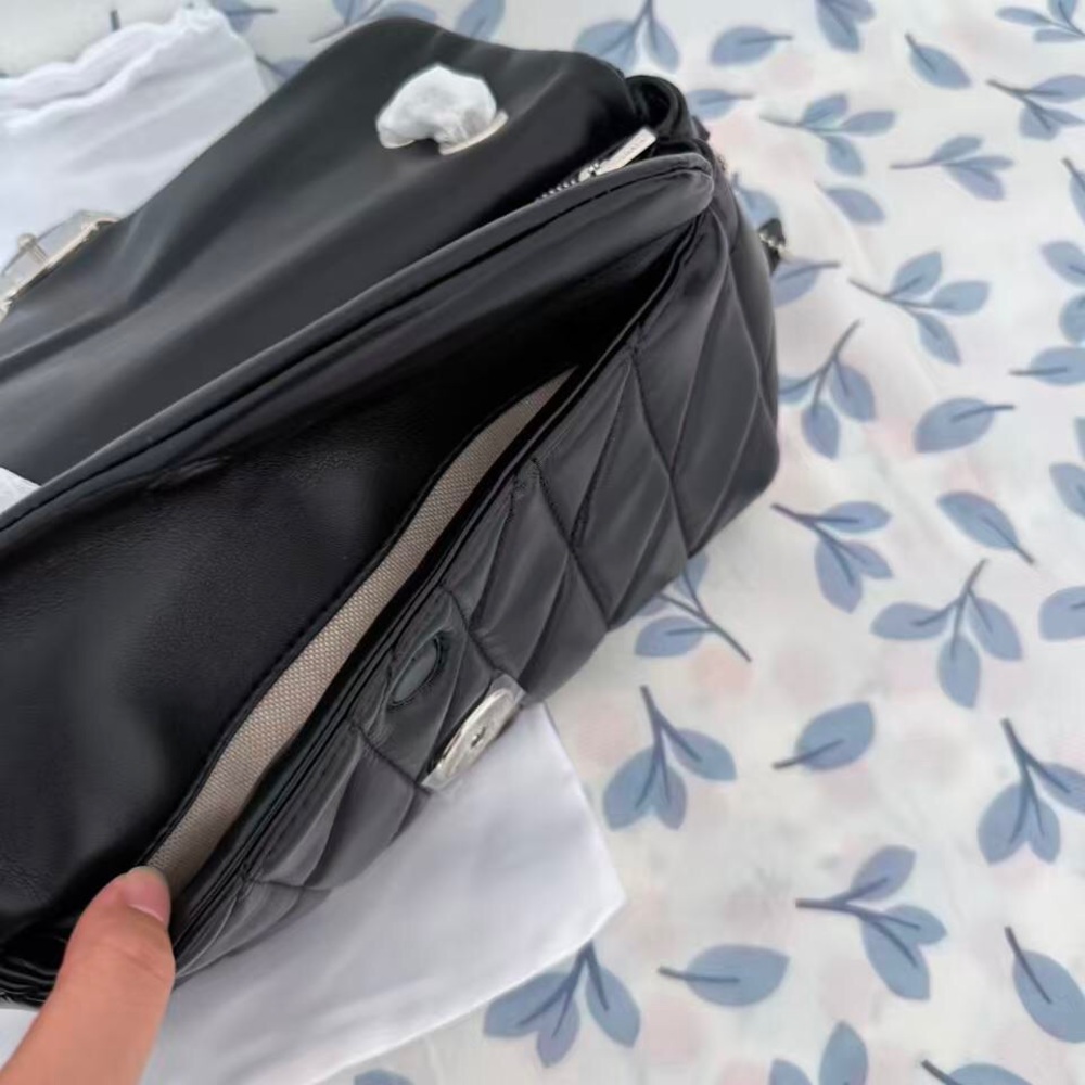 Coach Tabby 26  Classic Silver C Buckle Shoulder Bag - Picture 4 of 6